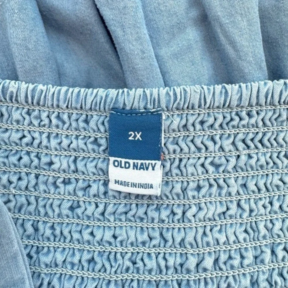 Old Navy Chambray‎ Tank Top Women 2X Light Blue Plus Size Smocked Summer Coastal